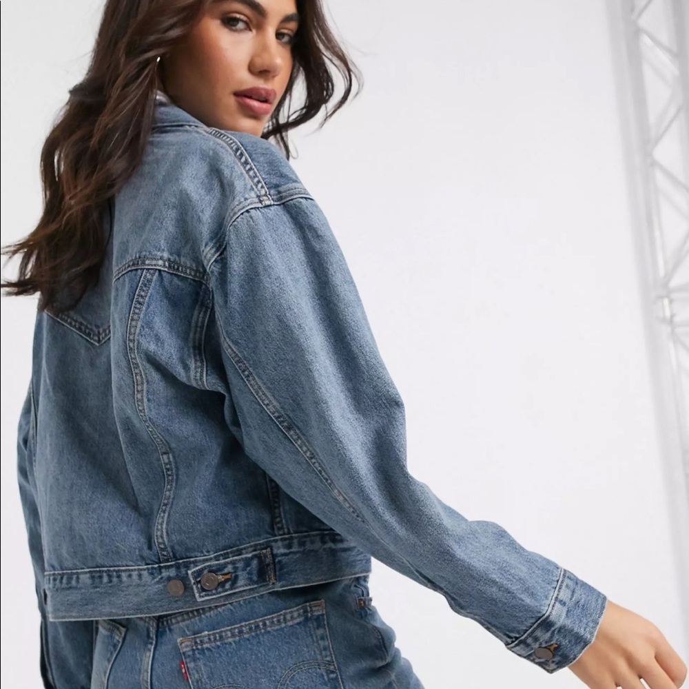 Levi’s - Future Mid slouch denim trucker jacket in blue - Picture 2 of 9